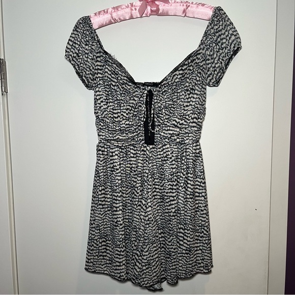 Forever 21 Sirens Floral Print Lace Trim Hook and Eye Romper Size Small - Picture 3 of 9